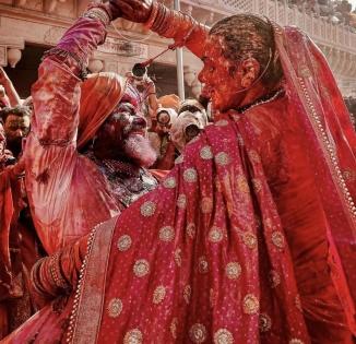 Ace photographers reveal how to take perfect Holi shots with iPhone 14 Pro | Ace photographers reveal how to take perfect Holi shots with iPhone 14 Pro