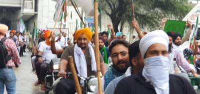 Farmers reach Karnal secretariat, stage sit-in protest | Farmers reach Karnal secretariat, stage sit-in protest