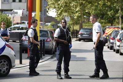 France deploys 100,000 servicemen to enforce lockdown | France deploys 100,000 servicemen to enforce lockdown