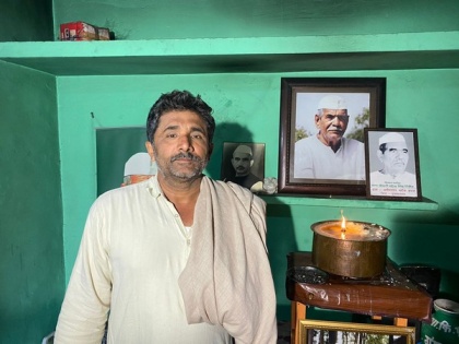 For past 35 years, Amar Kisan Jyoti flame burns in Tikait household in tribute to farmers | For past 35 years, Amar Kisan Jyoti flame burns in Tikait household in tribute to farmers
