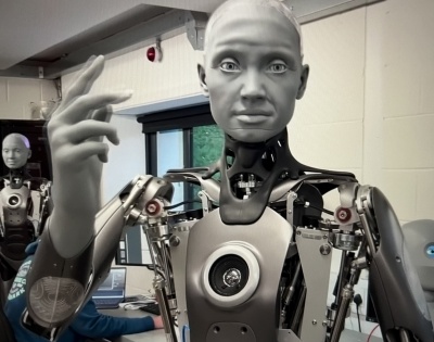 This humanoid robot makes perfect human-like faces | This humanoid robot makes perfect human-like faces