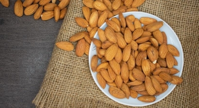 Snack on almonds for better skin health | Snack on almonds for better skin health