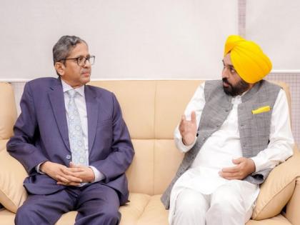 Amritsar: Punjab CM discusses development schemes with CJI NV Ramana | Amritsar: Punjab CM discusses development schemes with CJI NV Ramana