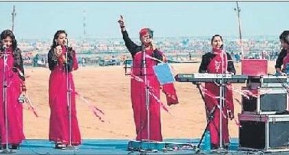 Women in sarees make this band rock | Women in sarees make this band rock