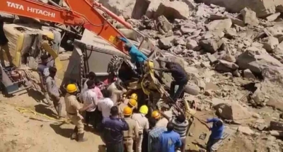 White Stone Hill caves in, several labourers feared trapped in K'taka | White Stone Hill caves in, several labourers feared trapped in K'taka