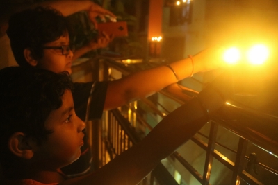 Odisha joins nation in lighting lamps | Odisha joins nation in lighting lamps