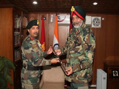 Lt Gen Dhillon hands over command of Kashmir based 15 Corps to Lt Gen BS Raju | Lt Gen Dhillon hands over command of Kashmir based 15 Corps to Lt Gen BS Raju
