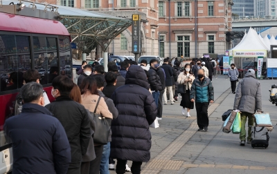 S. Korea's social distancing rules to be lifted next week amid dipping Covid cases | S. Korea's social distancing rules to be lifted next week amid dipping Covid cases