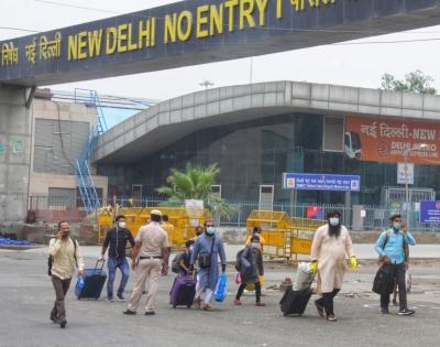Stranded hotel workers work as coolies at New Delhi station | Stranded hotel workers work as coolies at New Delhi station