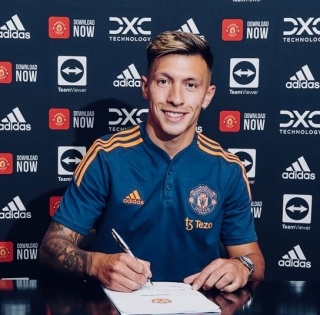 Lisandro Martinez completes his transfer from Ajax to Manchester United | Lisandro Martinez completes his transfer from Ajax to Manchester United
