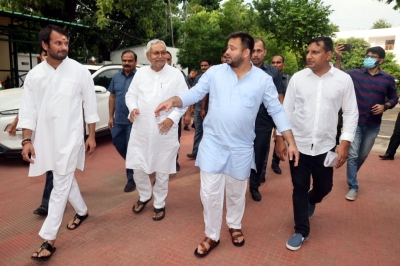 Lalu Prasad's both sons set to return as Bihar ministers | Lalu Prasad's both sons set to return as Bihar ministers
