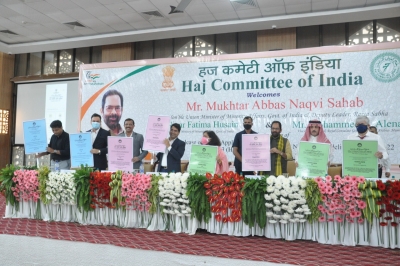 Haj 2022 will be fully online, with a 'swadeshi' touch: Naqvi | Haj 2022 will be fully online, with a 'swadeshi' touch: Naqvi