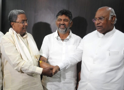 Kharge, Siddaramaiah's statements offer BJP way out of Lingayat humiliation charge | Kharge, Siddaramaiah's statements offer BJP way out of Lingayat humiliation charge