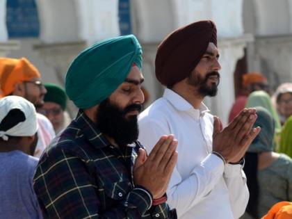 Crowds throng Sikh shrines in Punjab, Haryana to celebrate Baisakhi | Crowds throng Sikh shrines in Punjab, Haryana to celebrate Baisakhi
