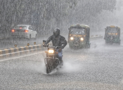Portion of road caves in as heavy rain lashes Delhi | Portion of road caves in as heavy rain lashes Delhi Portion of road caves in as heavy rain lashes Delhi | Portion of road caves in as heavy rain lashes Delhi