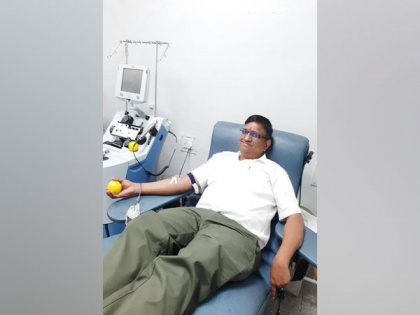 Differently-abled man from Mumbai donates blood for 25th time | Differently-abled man from Mumbai donates blood for 25th time