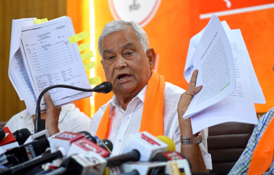 Rajasthan minister busts racket in surprise raid; catches accused red-handed selling expired seeds | Rajasthan minister busts racket in surprise raid; catches accused red-handed selling expired seeds Rajasthan minister busts racket in surprise raid; catches accused red-handed selling expired seeds | Rajasthan minister busts racket in surprise raid; catches accused red-handed selling expired seeds