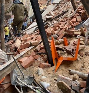 5 injured as house collapses in North Delhi | 5 injured as house collapses in North Delhi