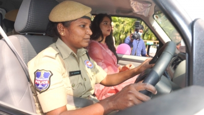 Women police officers real stars, says Anushka Shetty | Women police officers real stars, says Anushka Shetty