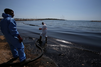 UN experts land in Peru to help clean up oil spill | UN experts land in Peru to help clean up oil spill
