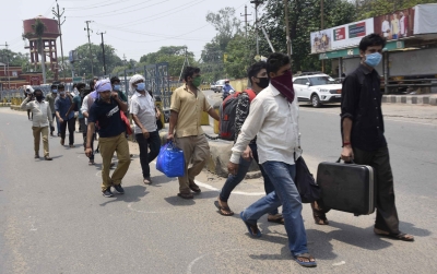 Migrant workers' march through Agra compounds problems | Migrant workers' march through Agra compounds problems