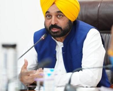 Punjab CM urges people to buy 'diyas' to help poor | Punjab CM urges people to buy 'diyas' to help poor