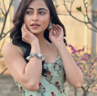 In 'Dear Ishq', Niyati Fatnani plays an editor in love with classics | In 'Dear Ishq', Niyati Fatnani plays an editor in love with classics