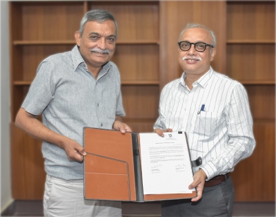 Prof Ashok Banerjee assumes charge as new director of IIM Udaipur | Prof Ashok Banerjee assumes charge as new director of IIM Udaipur