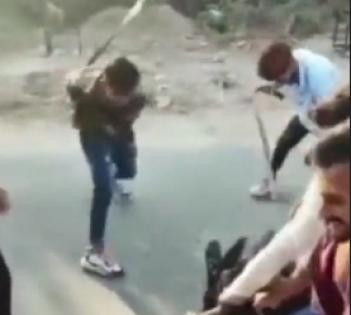 After viral video, Gujarat Police search for 7 men who beat Dalit youth | After viral video, Gujarat Police search for 7 men who beat Dalit youth