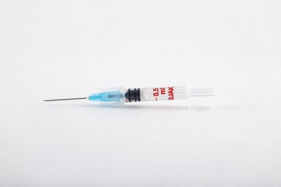 Nurse injects empty syringe into youth in Bihar's Chapra | Nurse injects empty syringe into youth in Bihar's Chapra