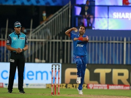 IPL 13: Delhi Capitals' spinner Amit Mishra doubtful for RCB game due to finger injury | IPL 13: Delhi Capitals' spinner Amit Mishra doubtful for RCB game due to finger injury