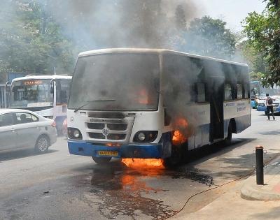 Four burnt alive as Hyderabad-bound bus catches fire in K'taka | Four burnt alive as Hyderabad-bound bus catches fire in K'taka