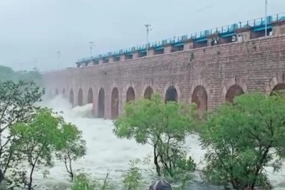 Hyderabad's Purnapul across swollen Musi river shut | Hyderabad's Purnapul across swollen Musi river shut