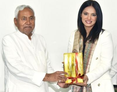 Bihar CM Nitish Kumar fetes Neetu Chandra for Hollywood role | Bihar CM Nitish Kumar fetes Neetu Chandra for Hollywood role