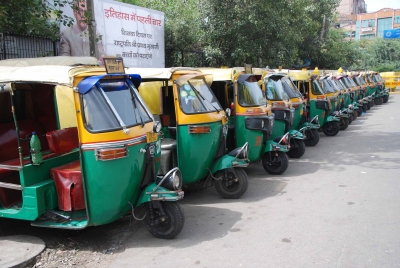 Delhi under siege: Empty metros, autos without passengers | Delhi under siege: Empty metros, autos without passengers Delhi under siege: Empty metros, autos without passengers | Delhi under siege: Empty metros, autos without passengers