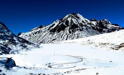 Army rescues 111 tourists from snow-bound Sela Pass in Arunachal | Army rescues 111 tourists from snow-bound Sela Pass in Arunachal Army rescues 111 tourists from snow-bound Sela Pass in Arunachal | Army rescues 111 tourists from snow-bound Sela Pass in Arunachal