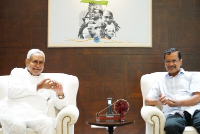 Nitish Kumar meets Kejriwal, discusses various issues | Nitish Kumar meets Kejriwal, discusses various issues