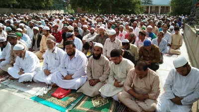 Eid prayers pass off peacefully in J&K | Eid prayers pass off peacefully in J&K