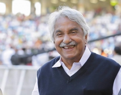 Oomen Chandy leaves for Germany for treatment | Oomen Chandy leaves for Germany for treatment