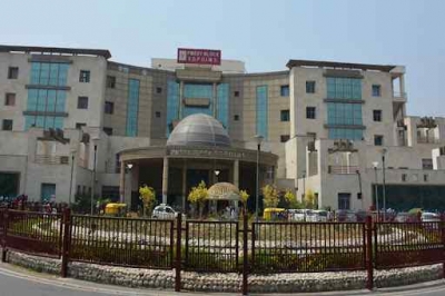 SGPGI conducts first thyroid surgery through oral route | SGPGI conducts first thyroid surgery through oral route SGPGI conducts first thyroid surgery through oral route | SGPGI conducts first thyroid surgery through oral route