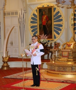 Thai King reinstates disgraced royal consort | Thai King reinstates disgraced royal consort