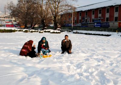 Intense cold wave grips J&K, Ladakh | Intense cold wave grips J&K, Ladakh