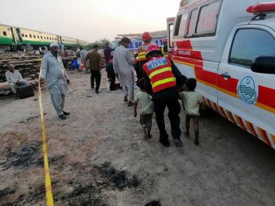 30 killed in Pakistan train collision | 30 killed in Pakistan train collision