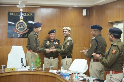 Delhi CP rewards cops who foiled attack on Aaftab | Delhi CP rewards cops who foiled attack on Aaftab