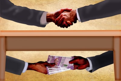 J&K: Municipal committee official arrested while accepting bribe | J&K: Municipal committee official arrested while accepting bribe