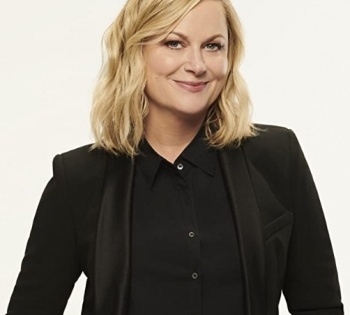 Amy Poehler: People 'medicate' with comedy | Amy Poehler: People 'medicate' with comedy