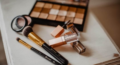 5 hacks to ace the glossy make-up trend | 5 hacks to ace the glossy make-up trend
