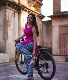 'Dedh Bigha Zameen's Khushali Kumar explores lanes of Jhansi on a cycle | 'Dedh Bigha Zameen's Khushali Kumar explores lanes of Jhansi on a cycle