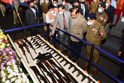 246 militants surrender in Assam; deposit large cache of arms, ammunition | 246 militants surrender in Assam; deposit large cache of arms, ammunition