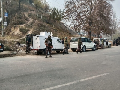 Terrorist arrested in J&K's Pulwama | Terrorist arrested in J&K's Pulwama Terrorist arrested in J&K's Pulwama | Terrorist arrested in J&K's Pulwama